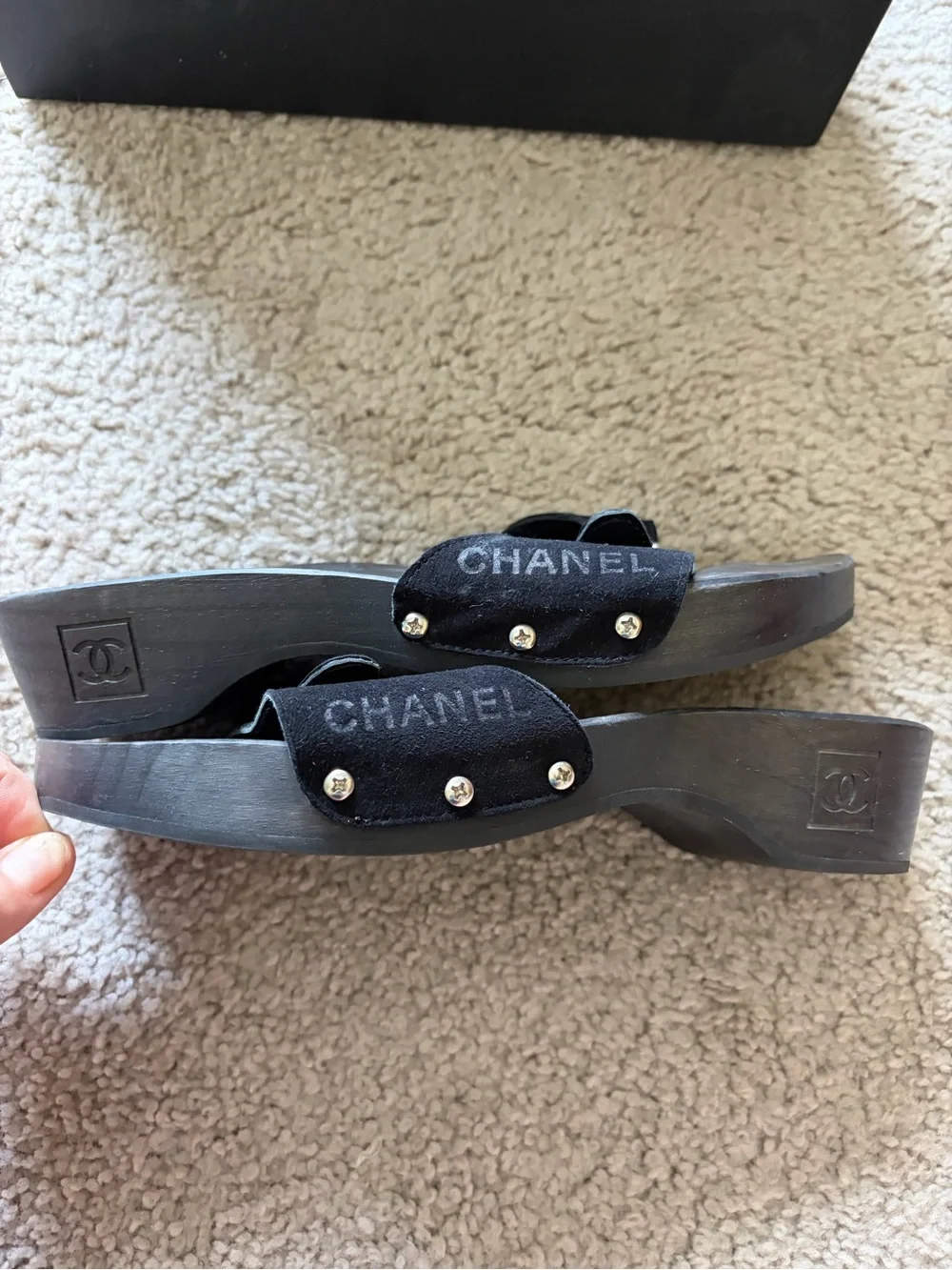 VTG Chanel suede/wood sandals